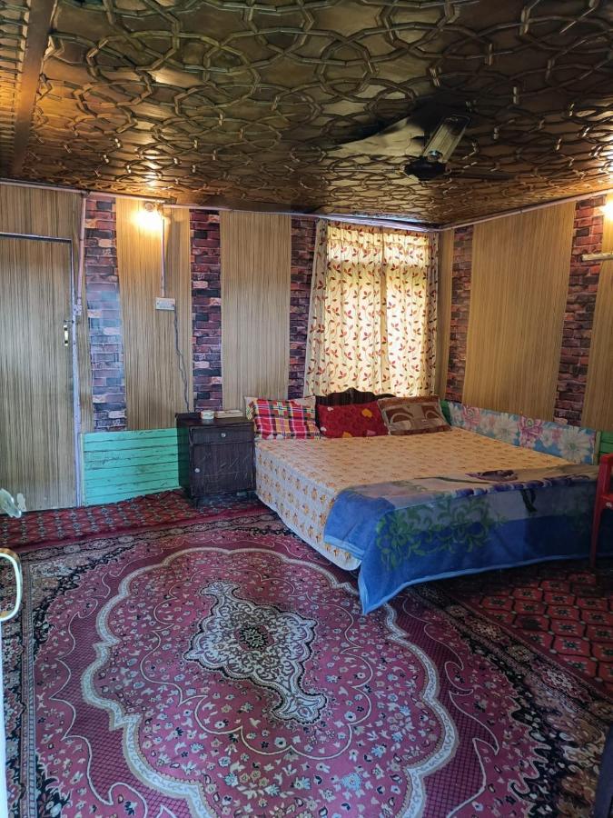 Hotel Island Сринагар Экстерьер фото